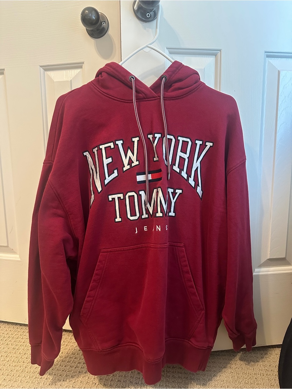Oversized Tommy Hilfiger Maroon 'New York Tommy' Pullover Hoodie